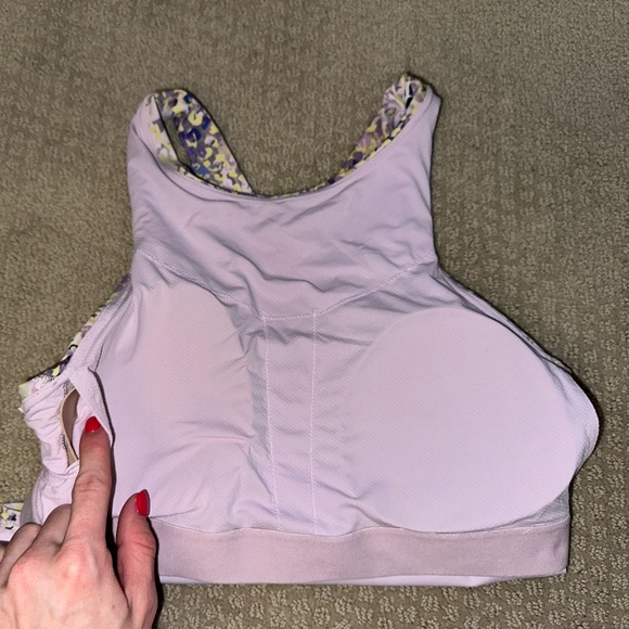 Women’s Athleta Workout Top with Removable Padding - Picture 5 of 5